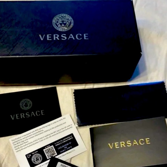 😎Versace Sunglases Brand New -Tag Box Case Cloth glasses OFFERS OK😎 - Picture 5 of 5